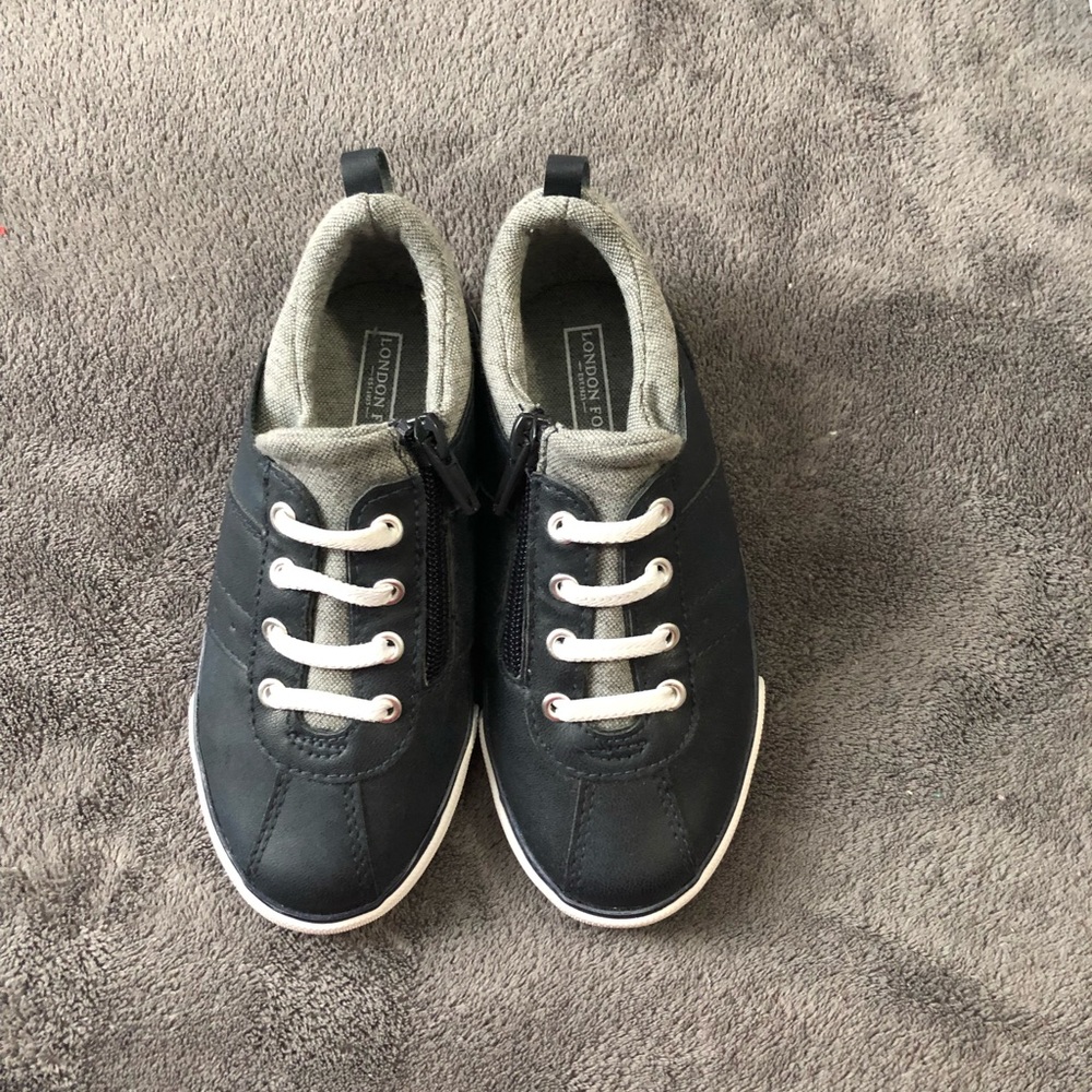 NWOT London Fog navy toddler boy sneakers, 11